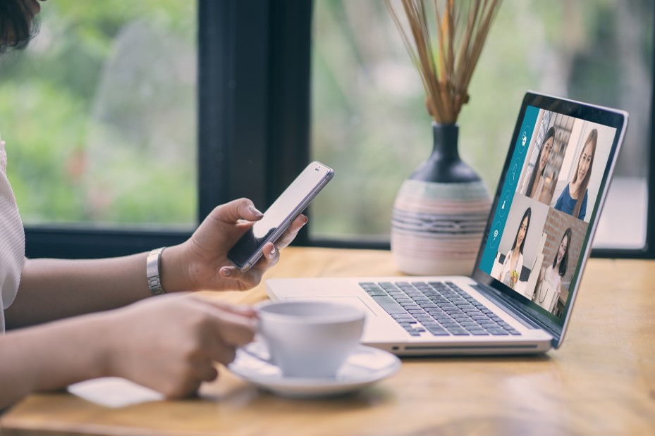 Comment le « phygital » va changer l’accompagnement des utilisateurs sur un nouvel outil ?